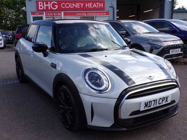Mini Hatchback 1.5 Cooper Exclusive 5dr Hatchback Petrol Metallic Silver